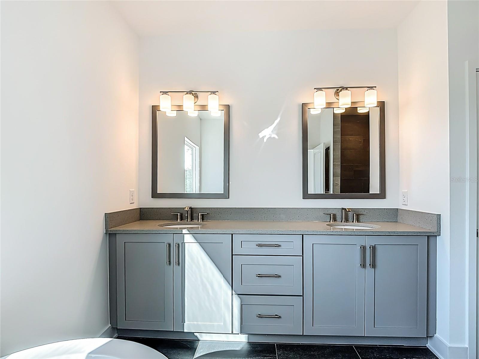 410 S WEST SHORE BLVD — photo 55