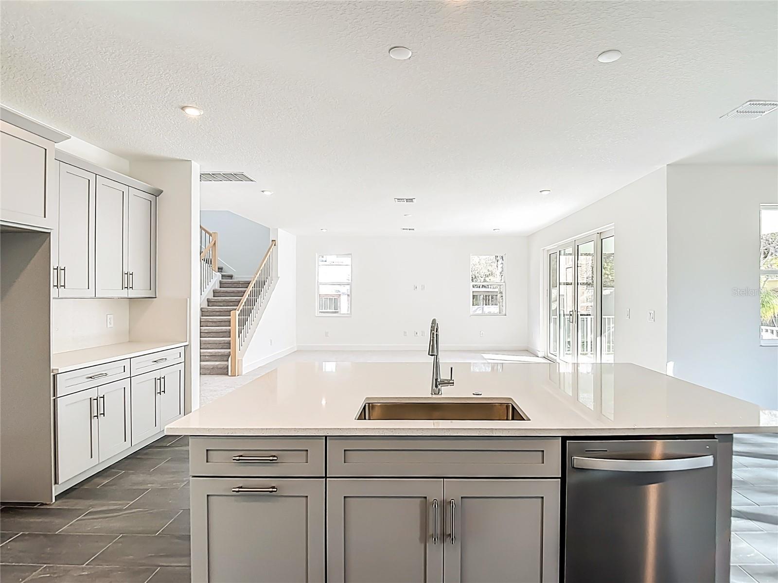410 S WEST SHORE BLVD — photo 16