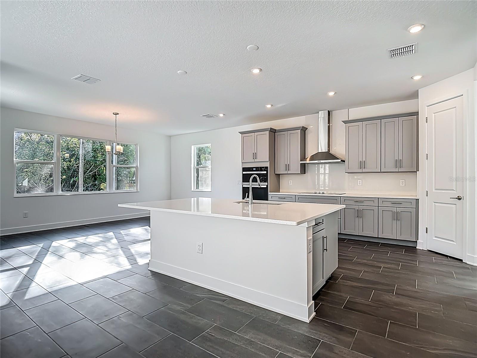 410 S WEST SHORE BLVD — photo 25