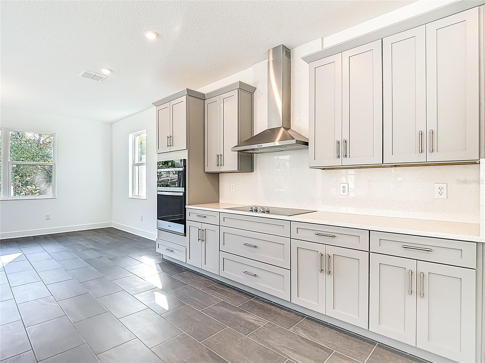 410 S WEST SHORE BLVD — photo 14