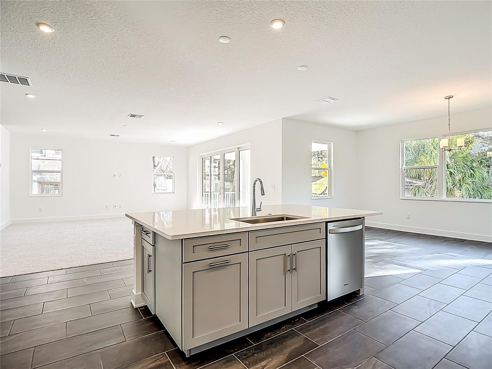 410 S WEST SHORE BLVD — photo 15