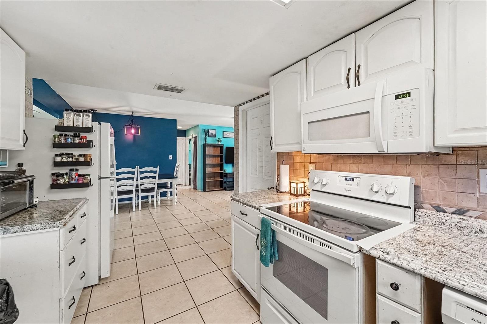 8143 HIXTON DR — photo 7