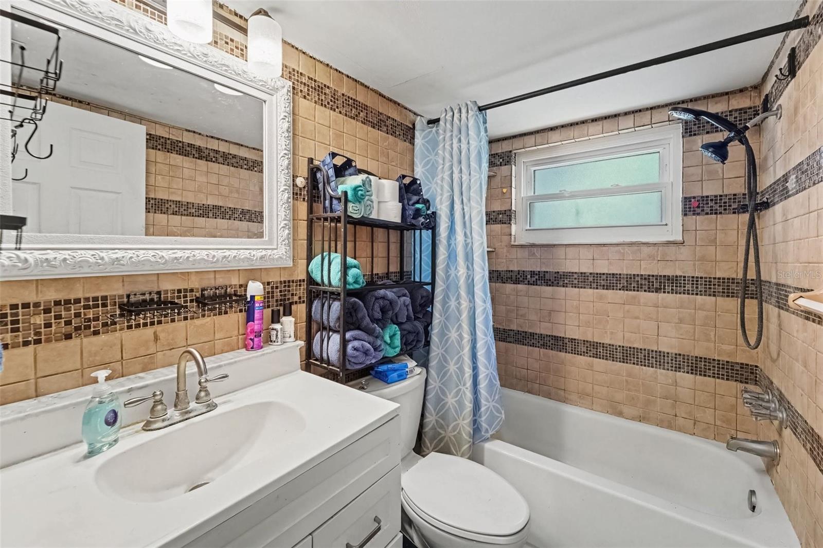 8143 HIXTON DR — photo 10