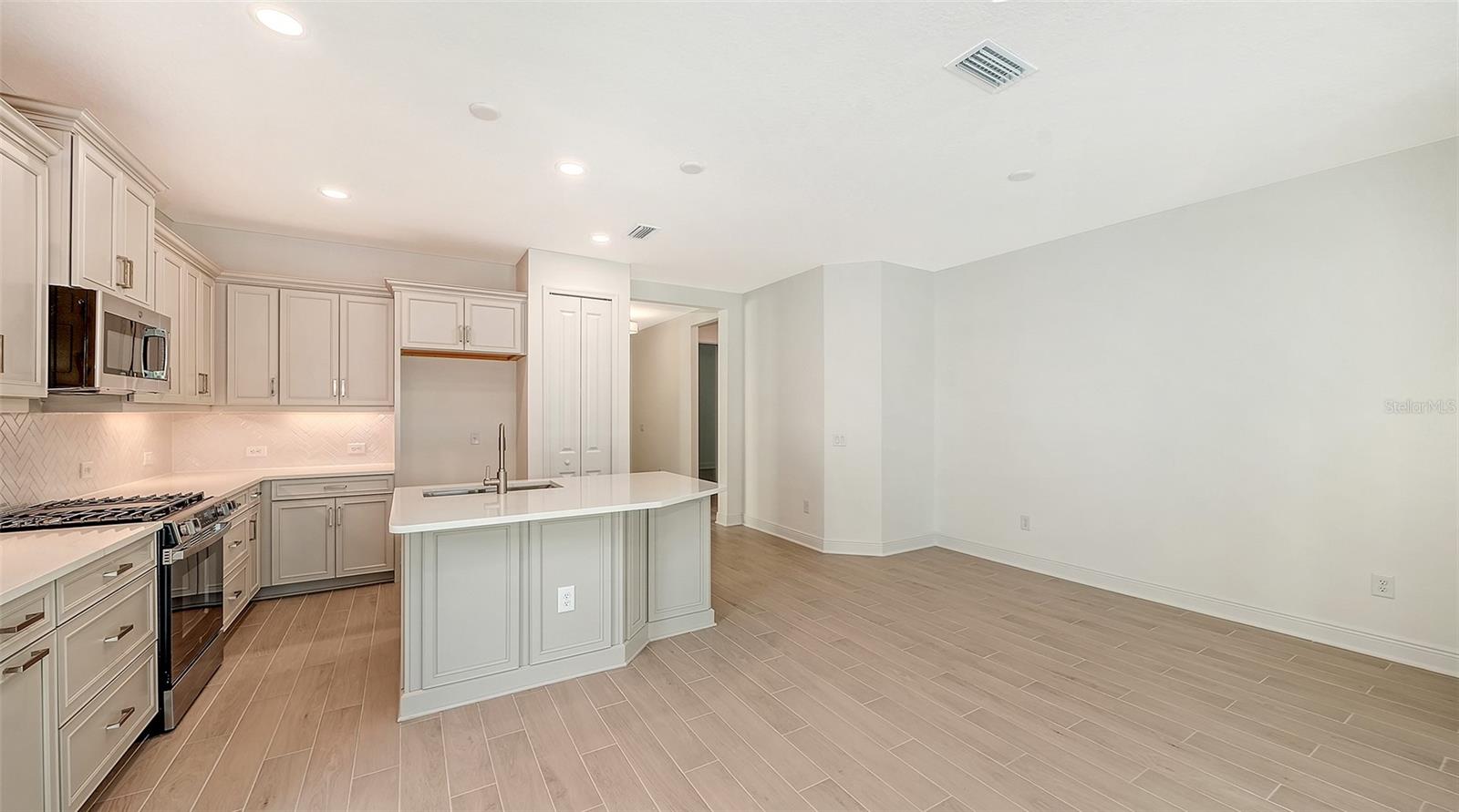 280 ALTAMURA CIR — photo 18