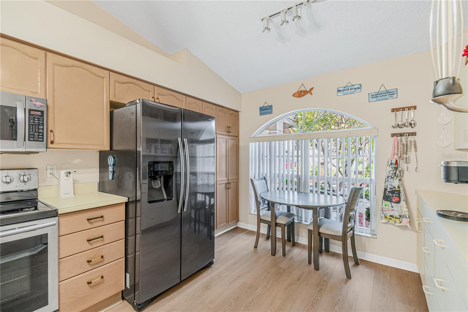 2586 PINE COVE LN — photo 6