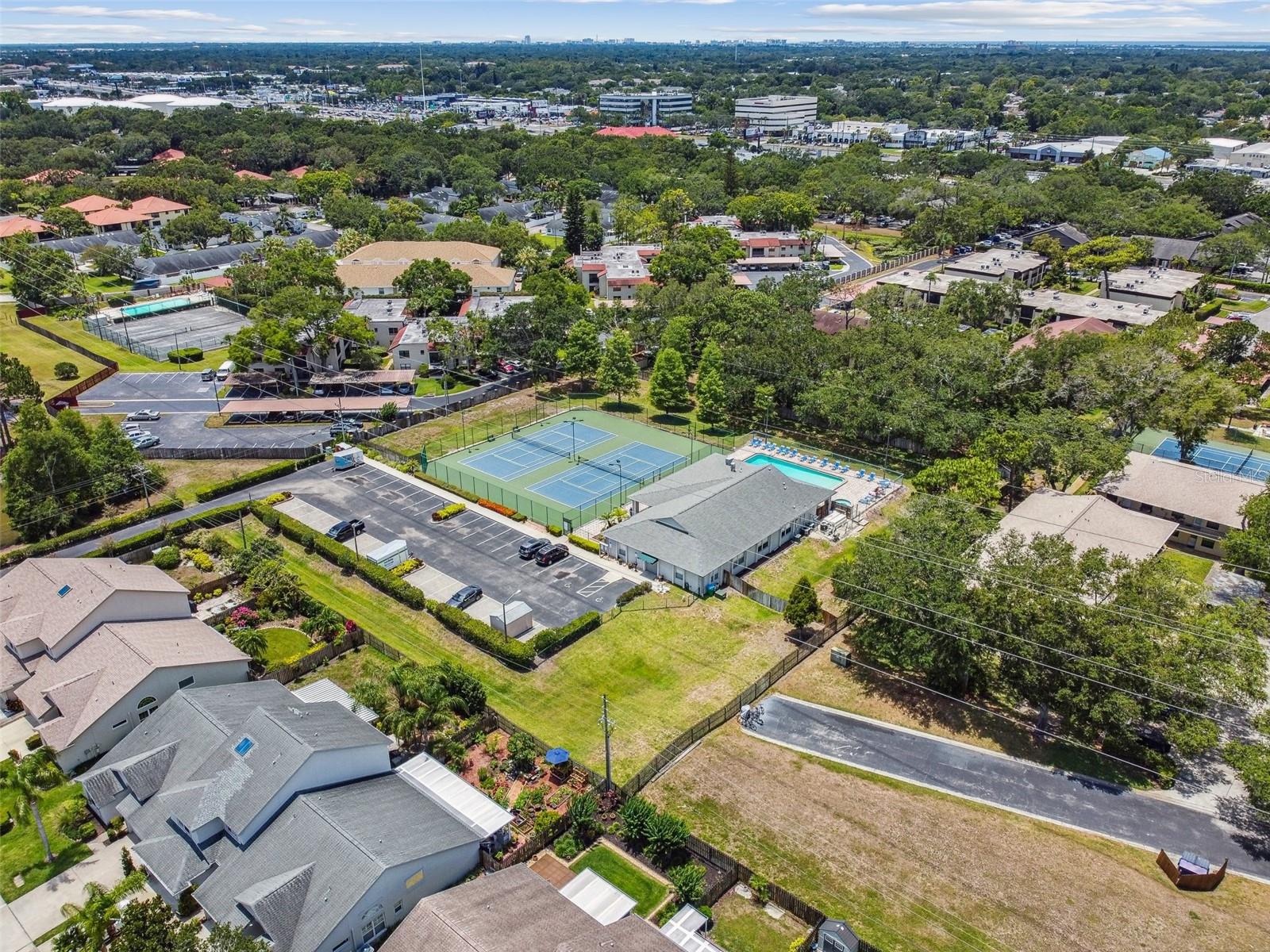 2586 PINE COVE LN — photo 42
