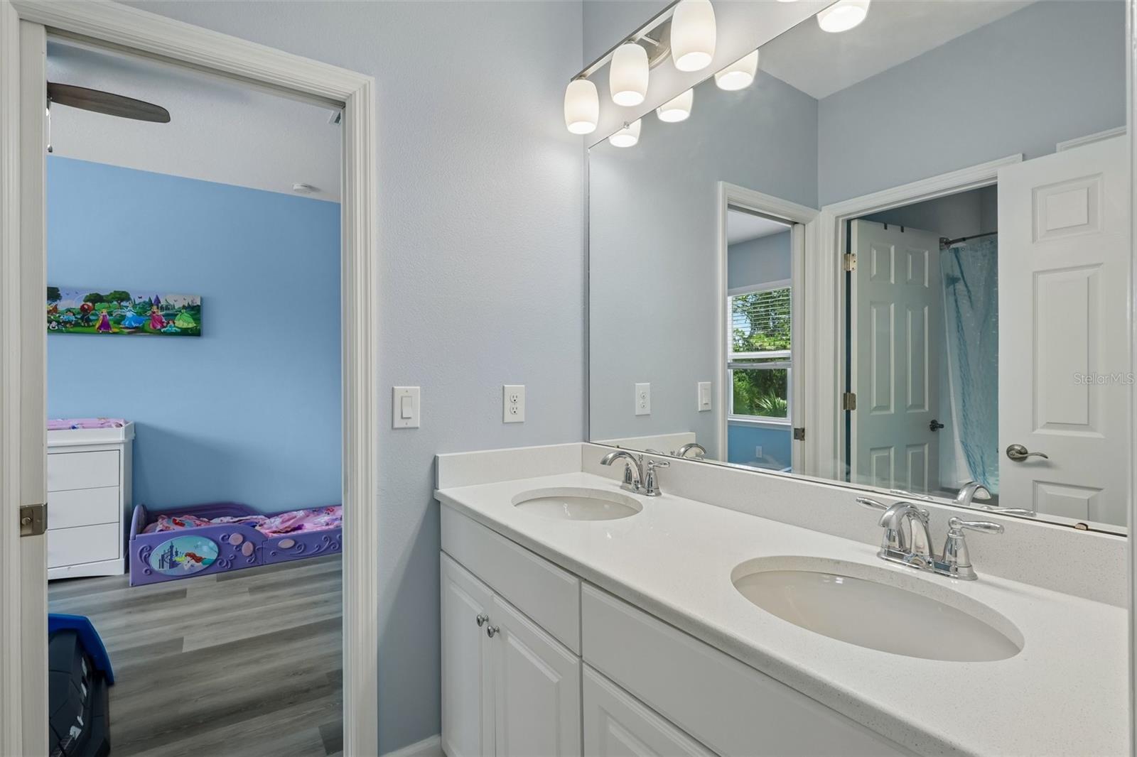 9085 SPRUCE CREEK CIR — photo 31