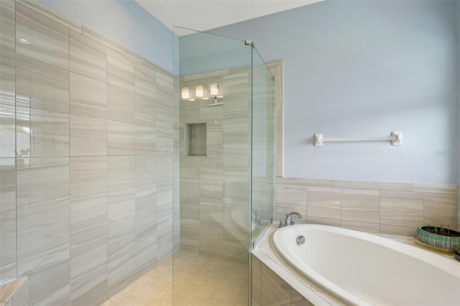 9085 SPRUCE CREEK CIR — photo 39