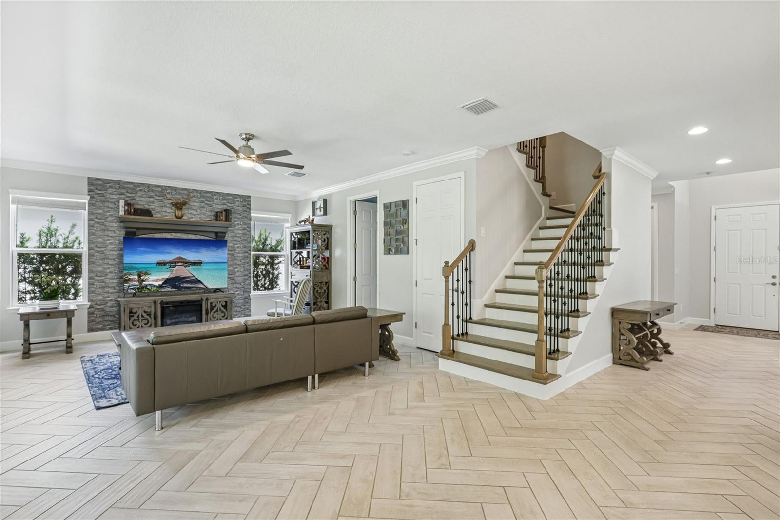 9085 SPRUCE CREEK CIR — photo 4
