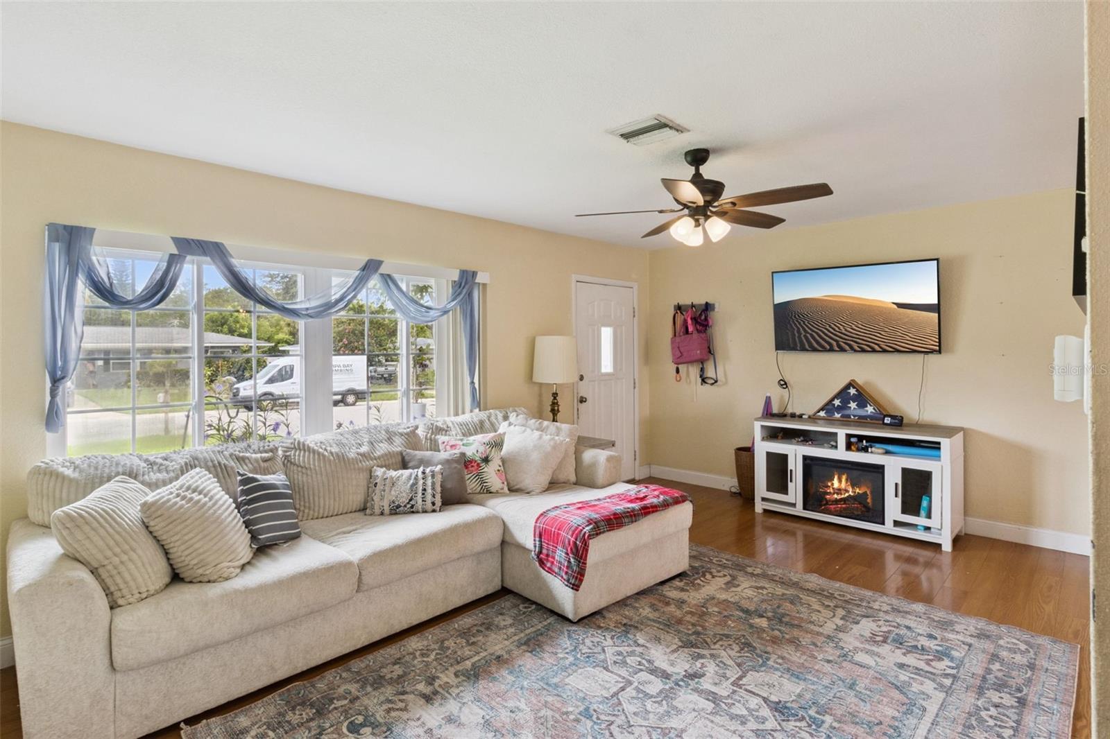 1247 S SAN REMO AVE — photo 4