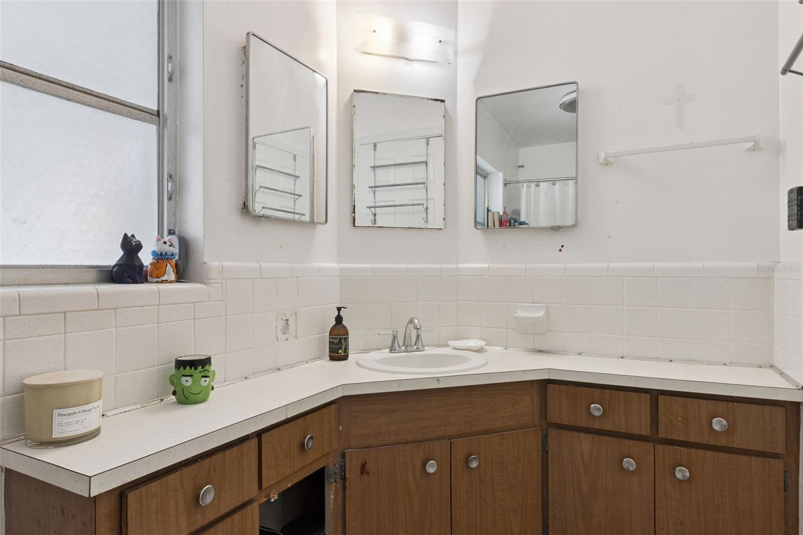 1247 S SAN REMO AVE — photo 21