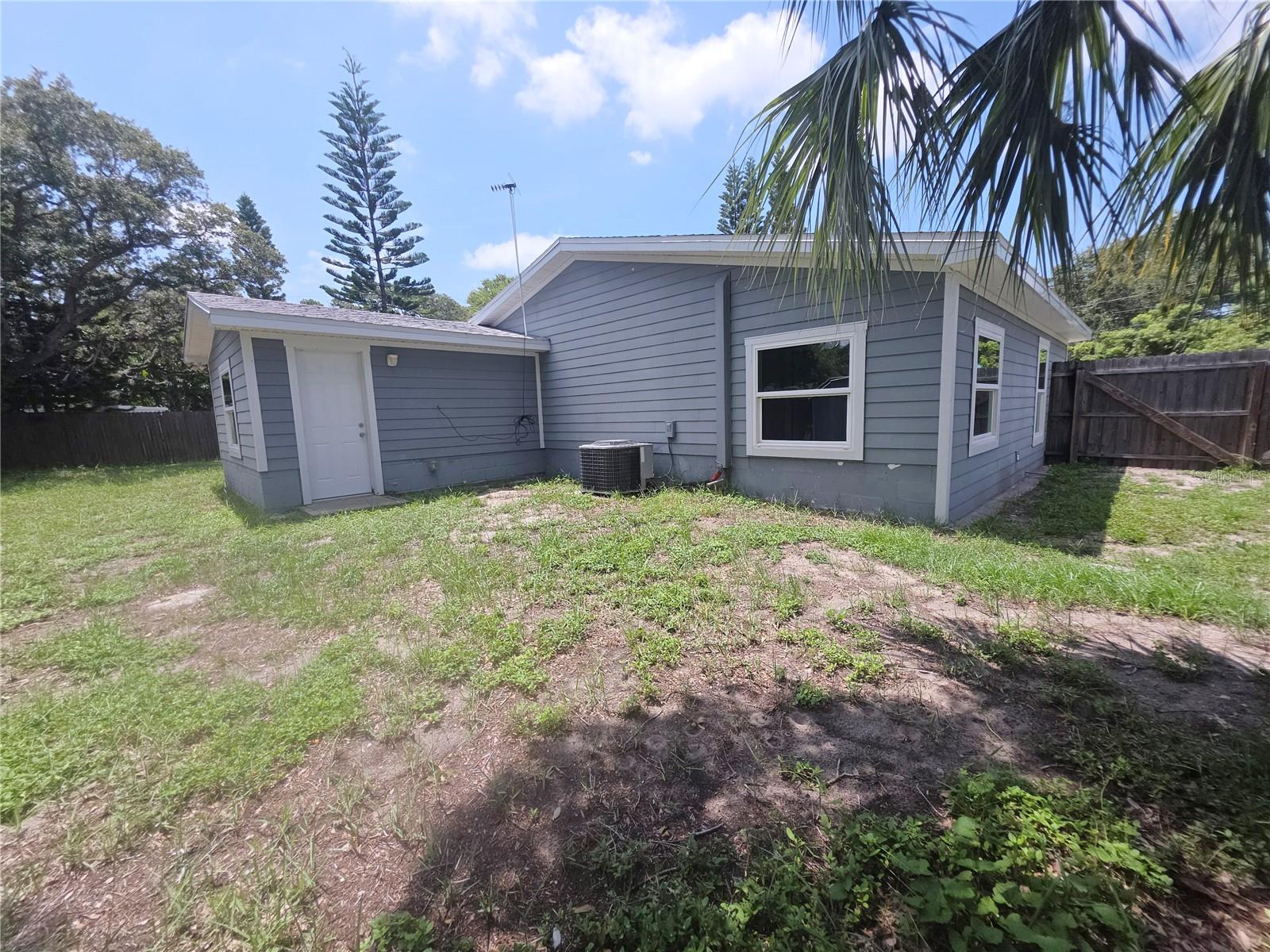 623 DEXTER DR — photo 12
