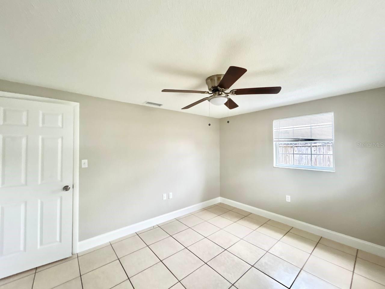 3323 FAIRMOUNT DR — photo 17