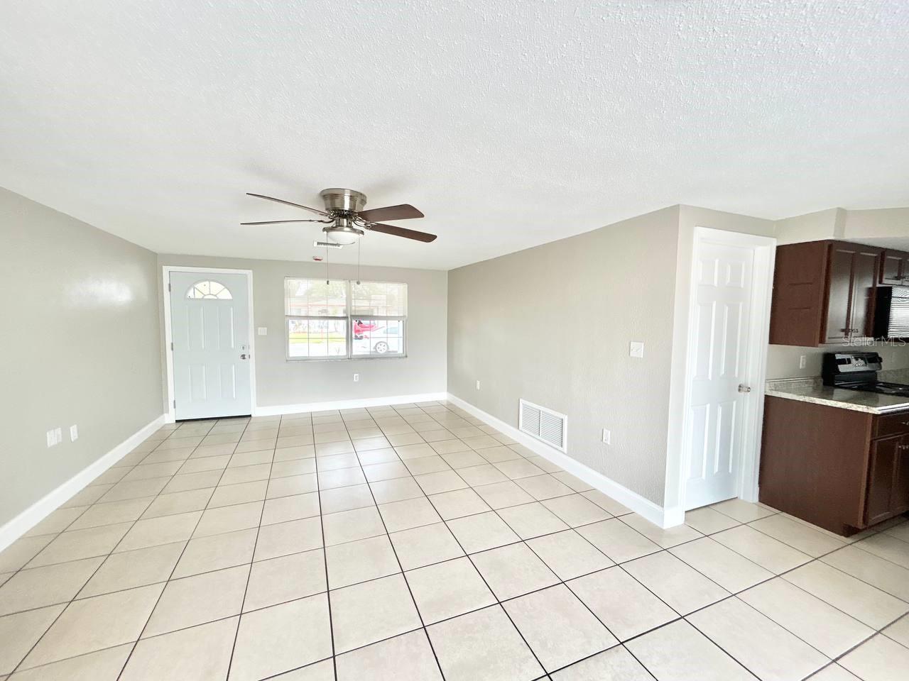3323 FAIRMOUNT DR — photo 7