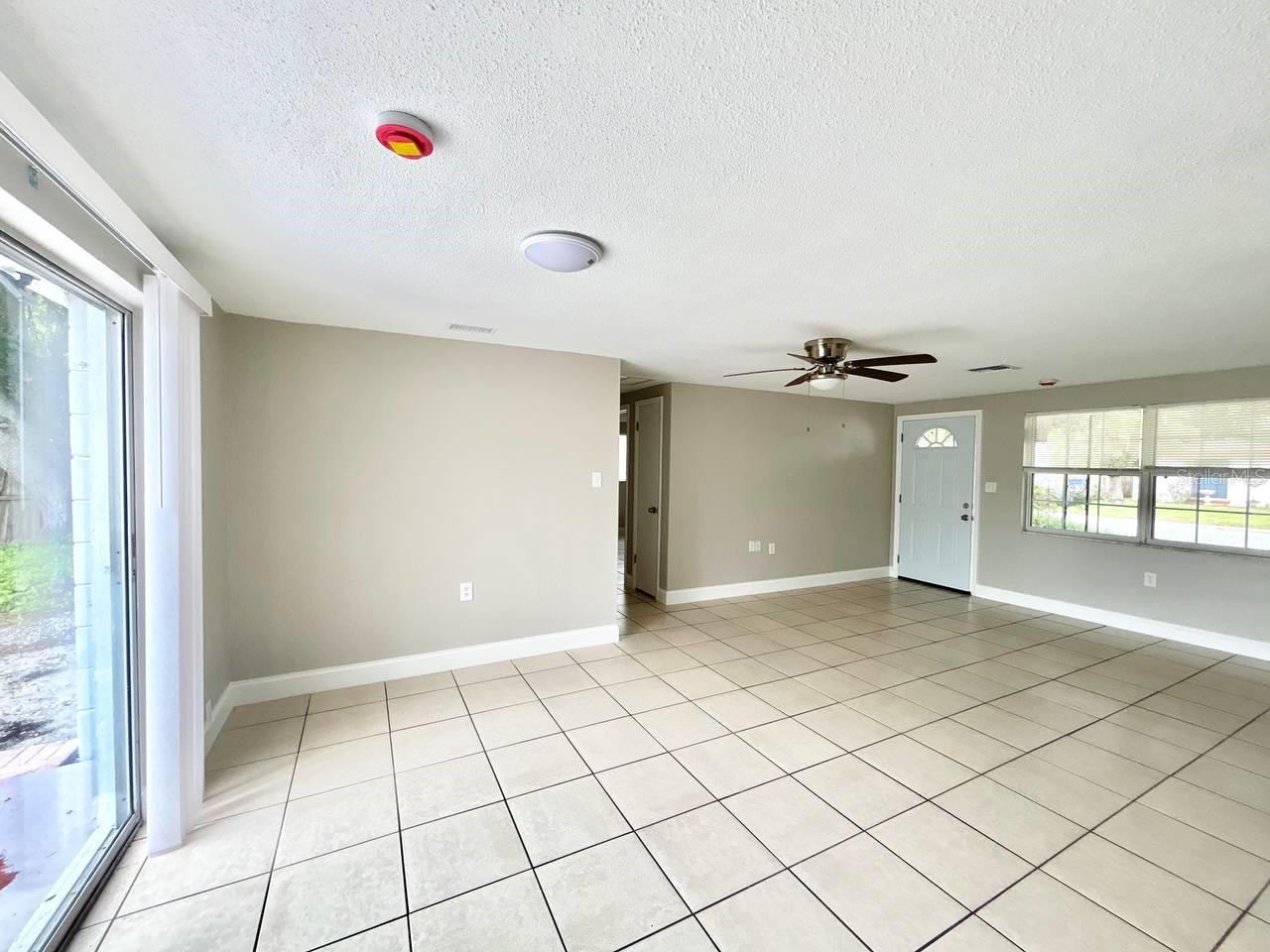 3323 FAIRMOUNT DR — photo 8