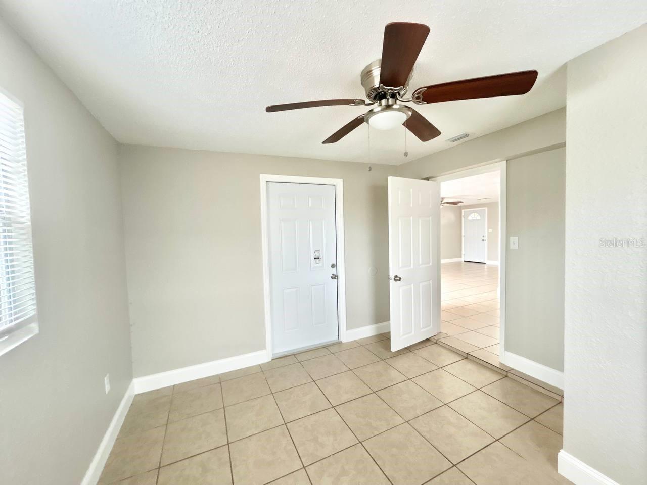3323 FAIRMOUNT DR — photo 11