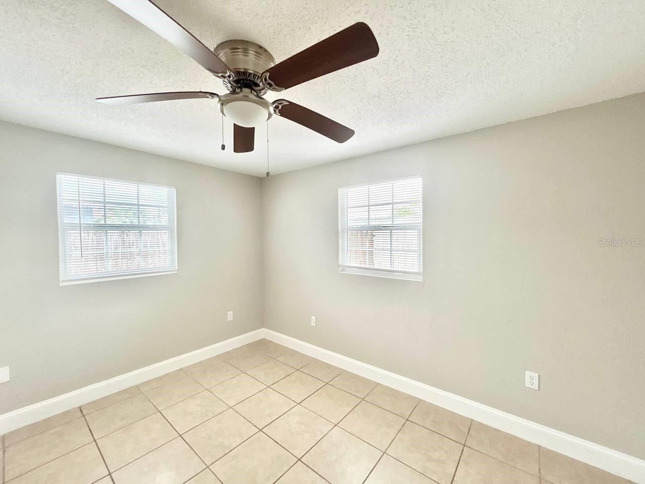 3323 FAIRMOUNT DR — photo 12