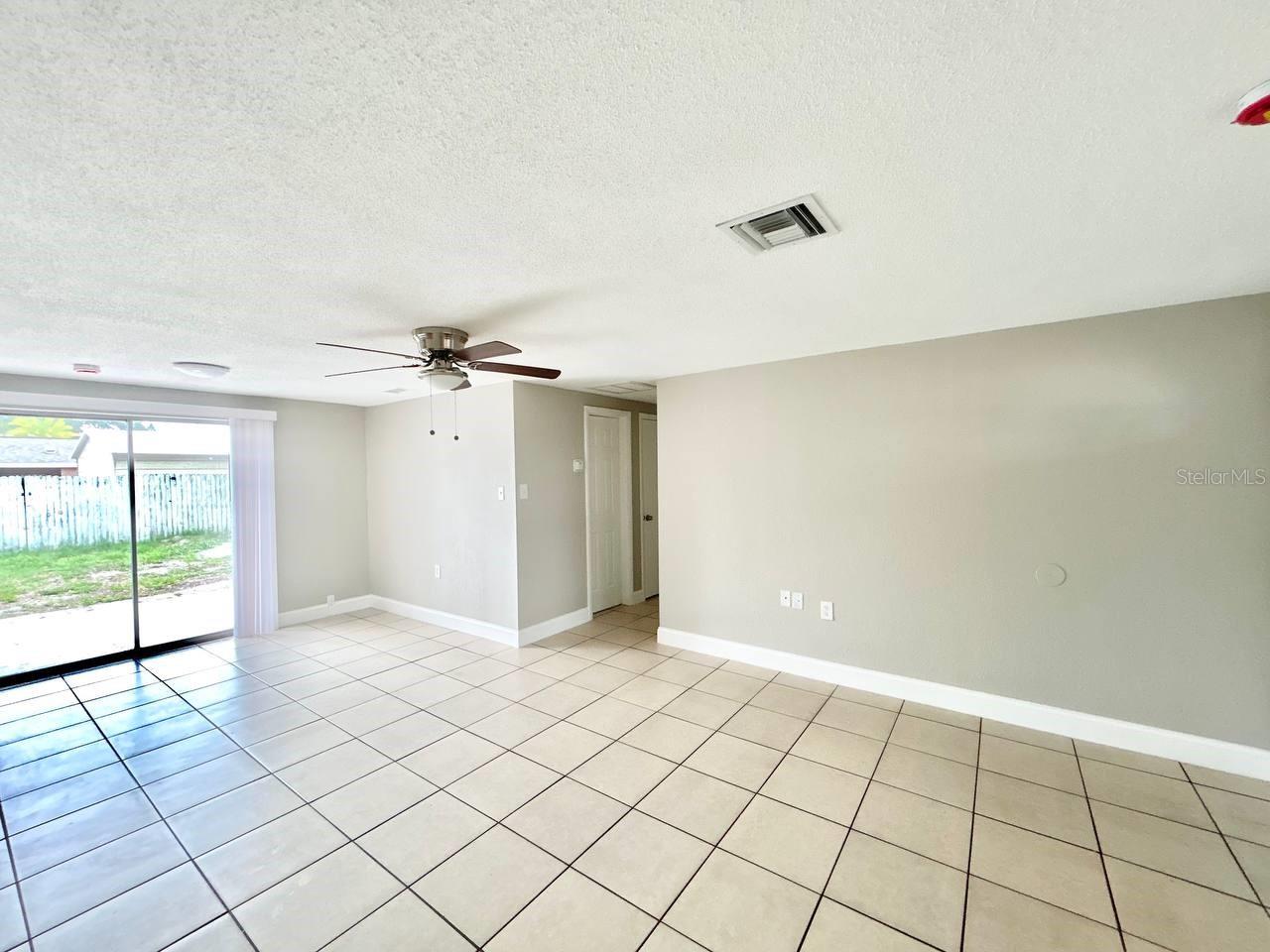 3323 FAIRMOUNT DR — photo 5