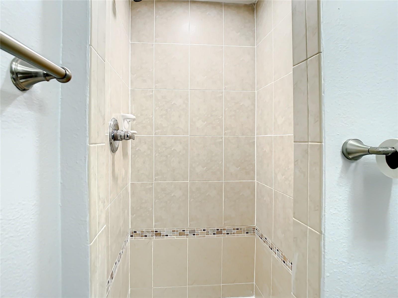 406 S CEDAR AVE #107 — photo 32