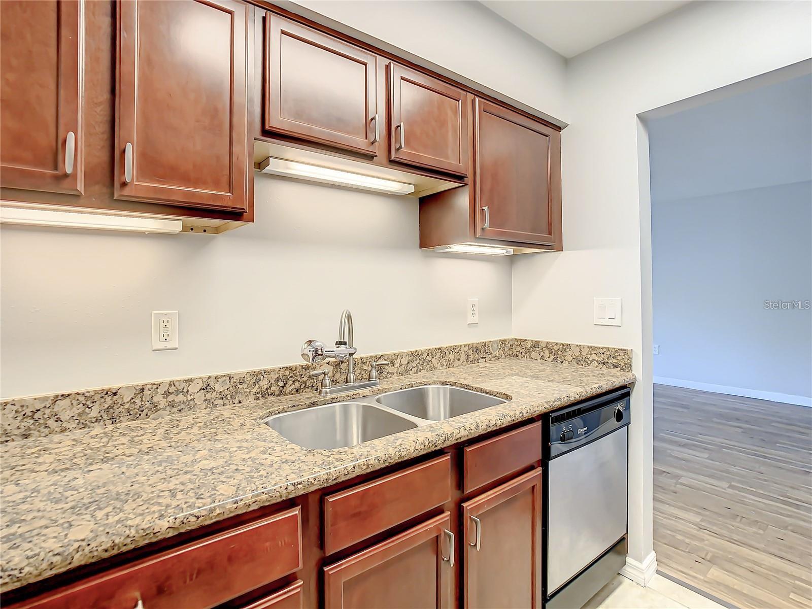 406 S CEDAR AVE #107 — photo 14
