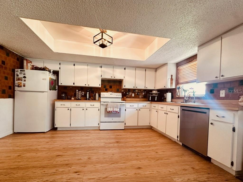 1831 KIM ACRES LN — photo 2
