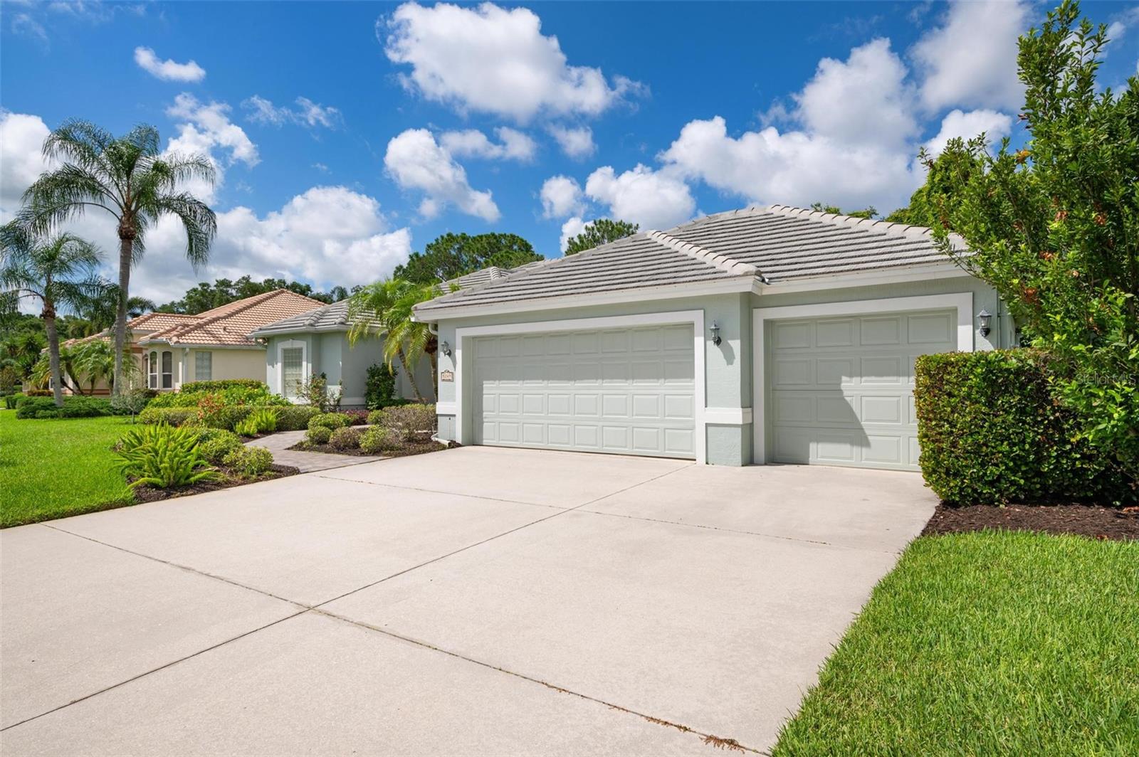 5249 FAR OAK CIR — photo 2