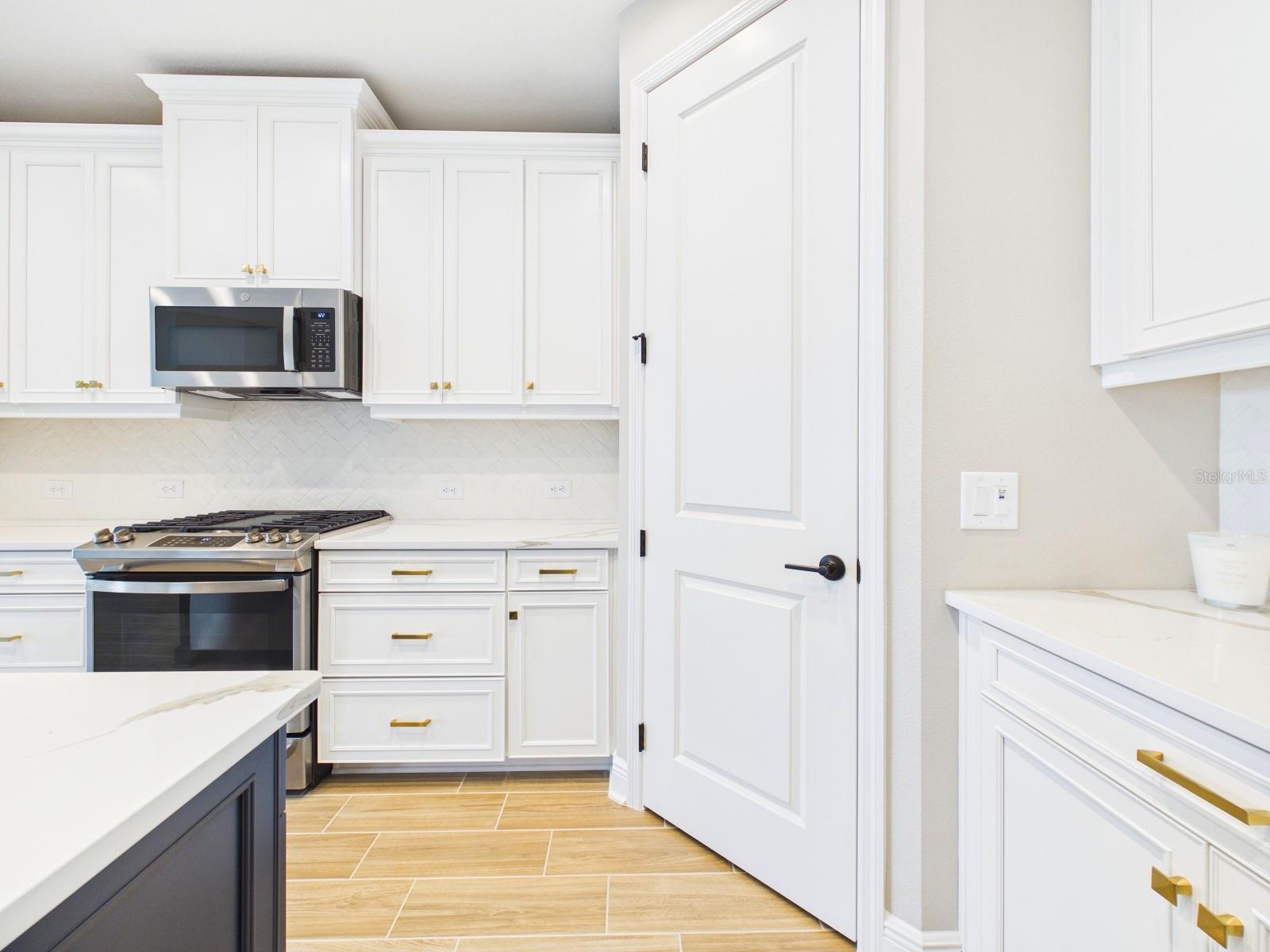10012 LAKE WALES CIR — photo 41