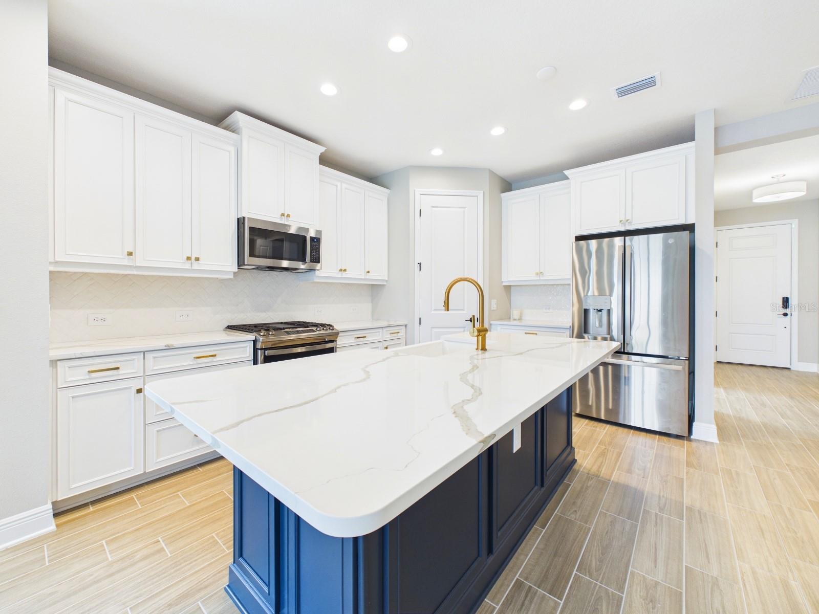 10012 LAKE WALES CIR — photo 37