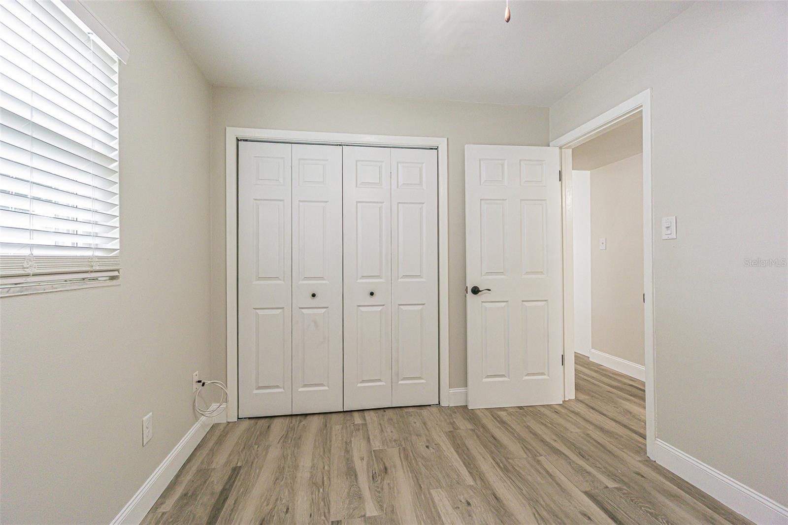 925 CEDARWOOD AVE — photo 18