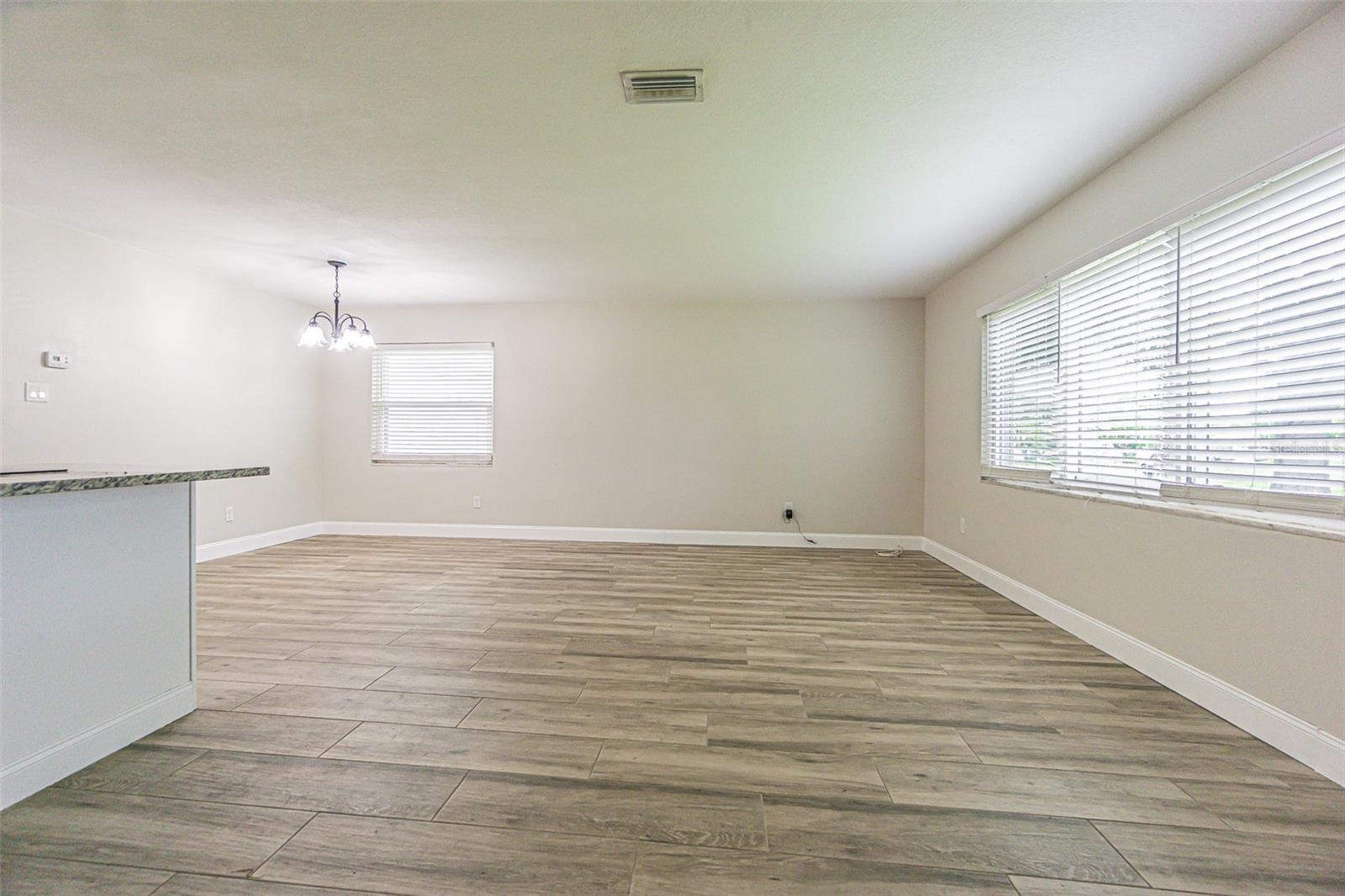 925 CEDARWOOD AVE — photo 7