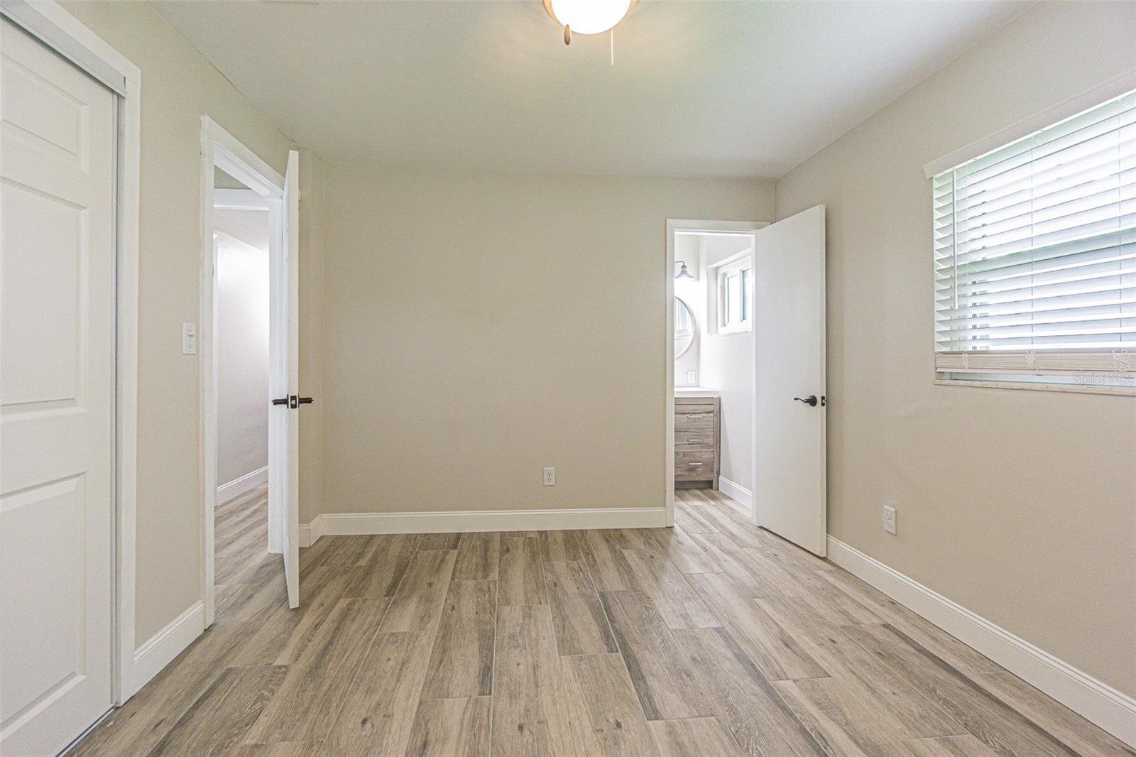 925 CEDARWOOD AVE — photo 12
