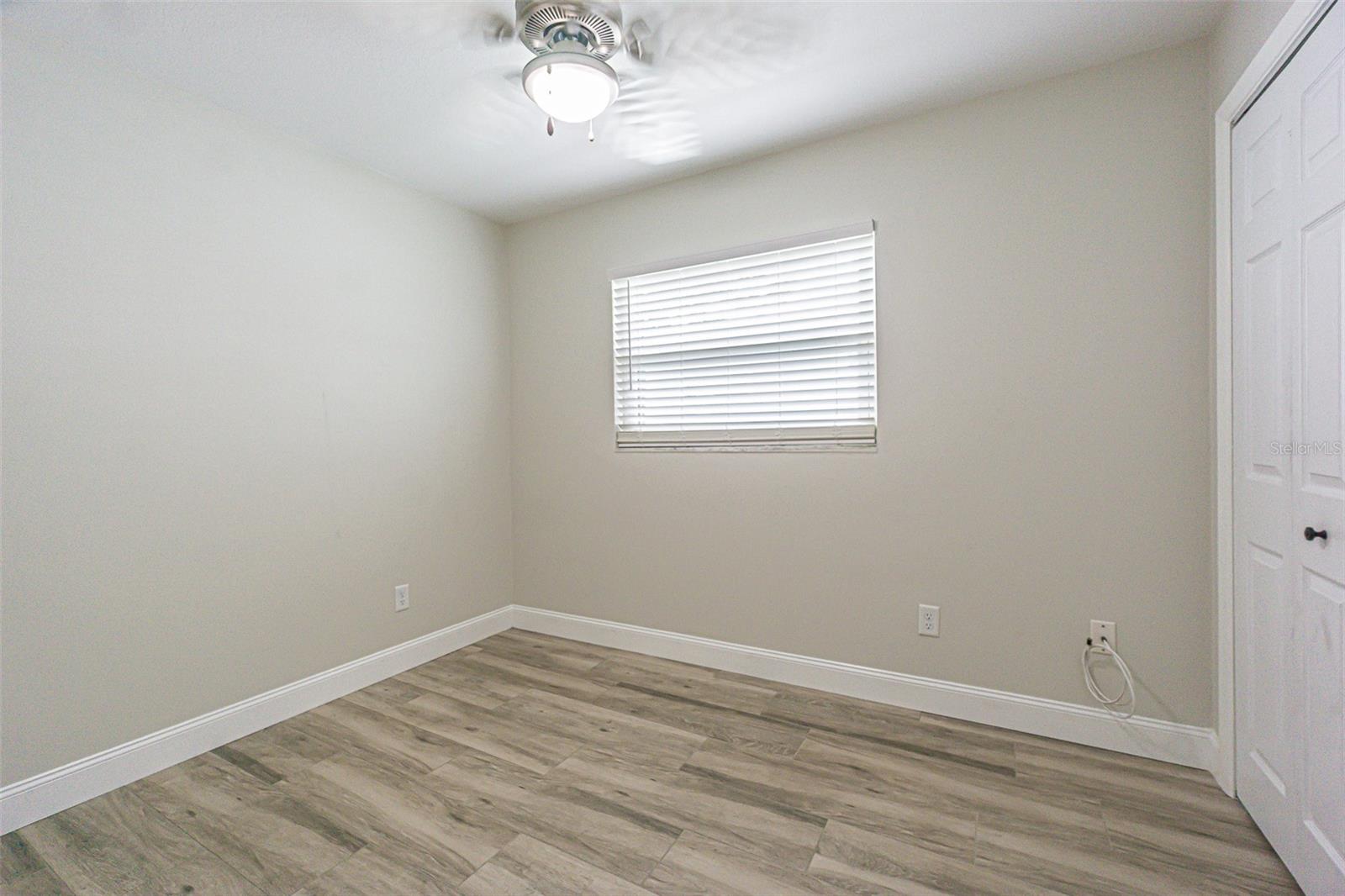 925 CEDARWOOD AVE — photo 17