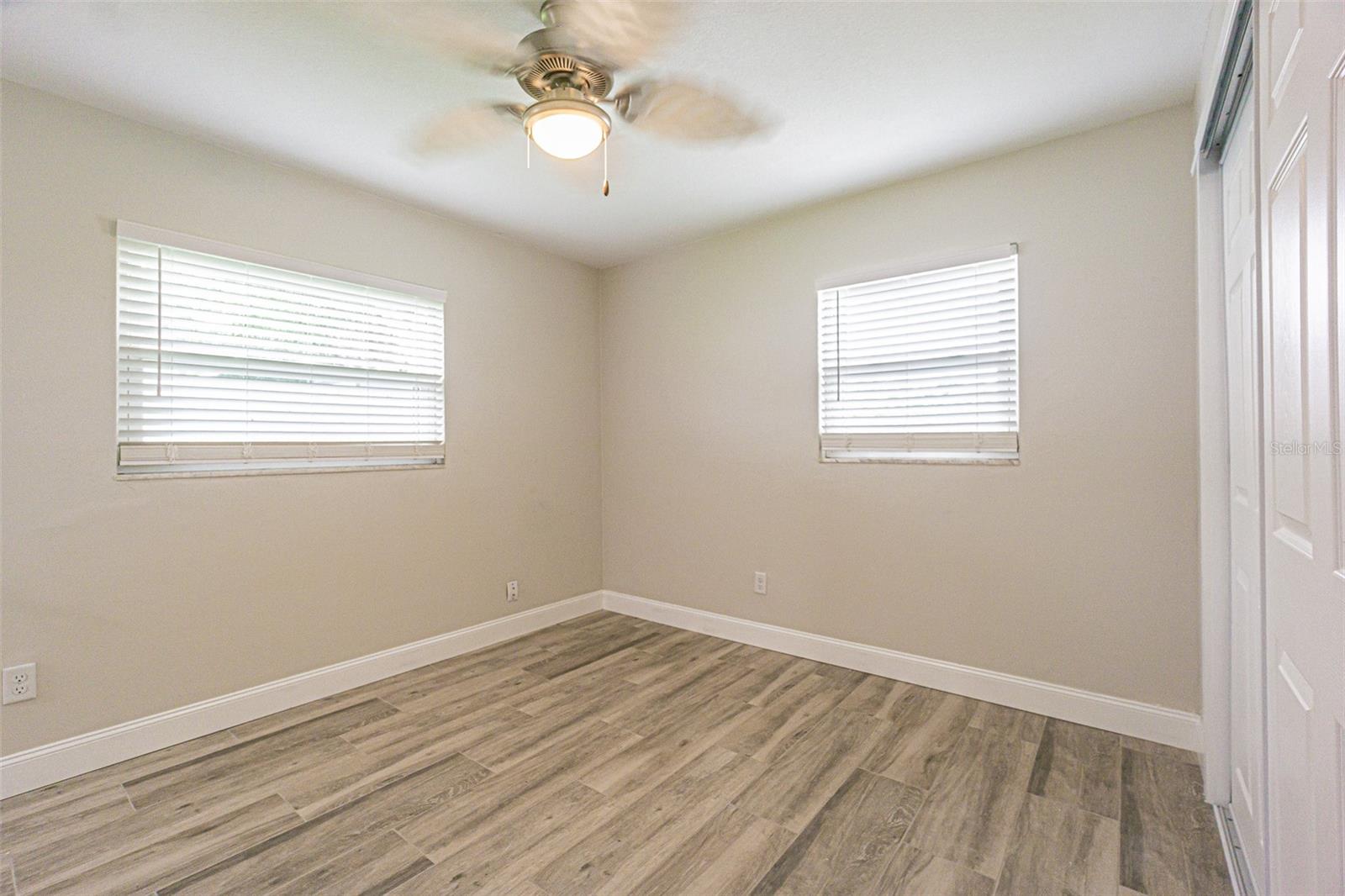 925 CEDARWOOD AVE — photo 19