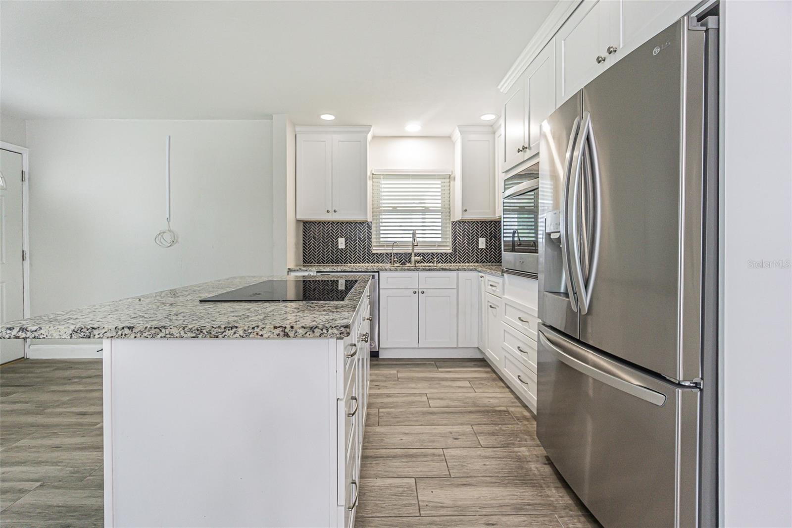 925 CEDARWOOD AVE — photo 11