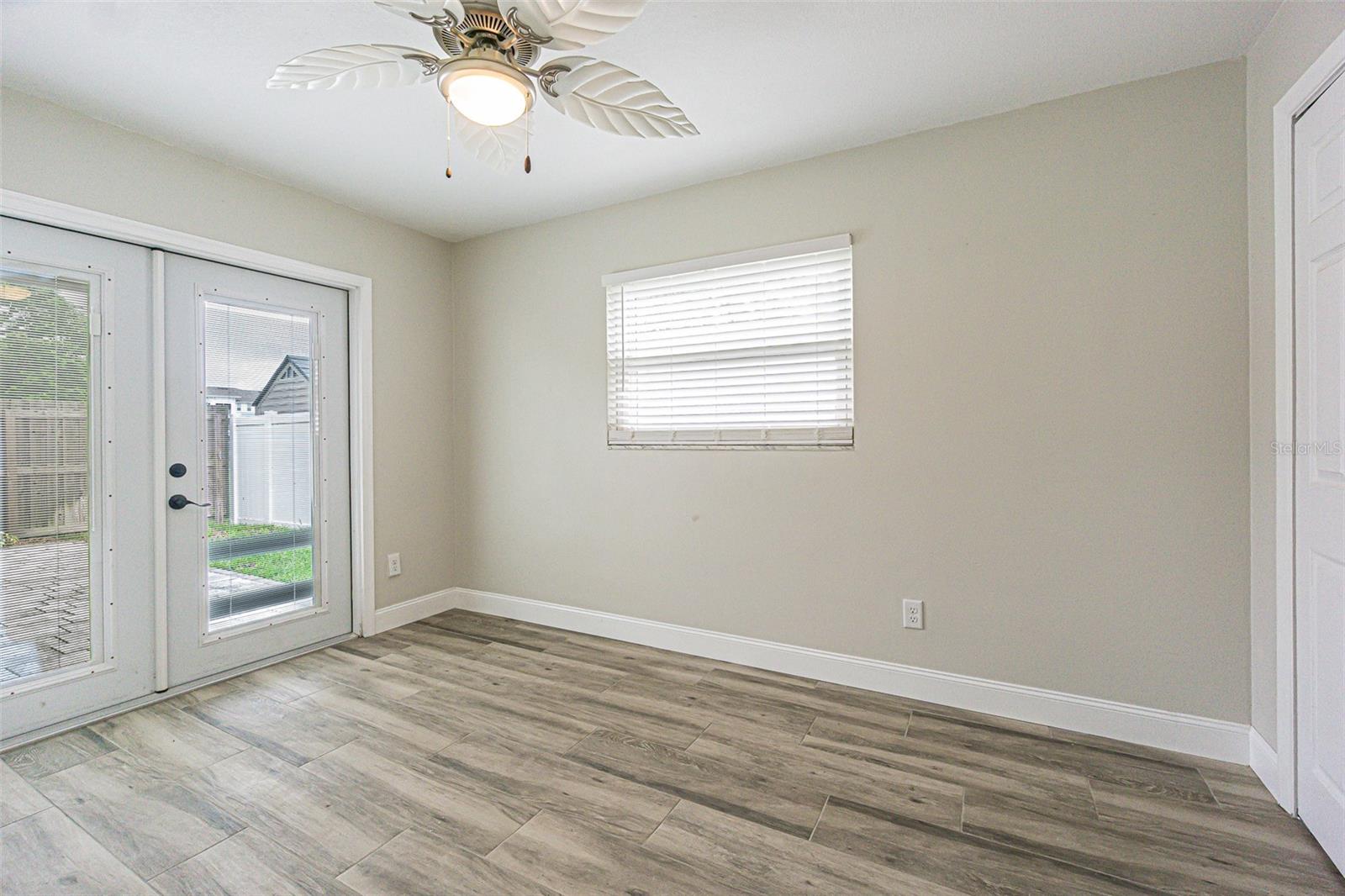 925 CEDARWOOD AVE — photo 14