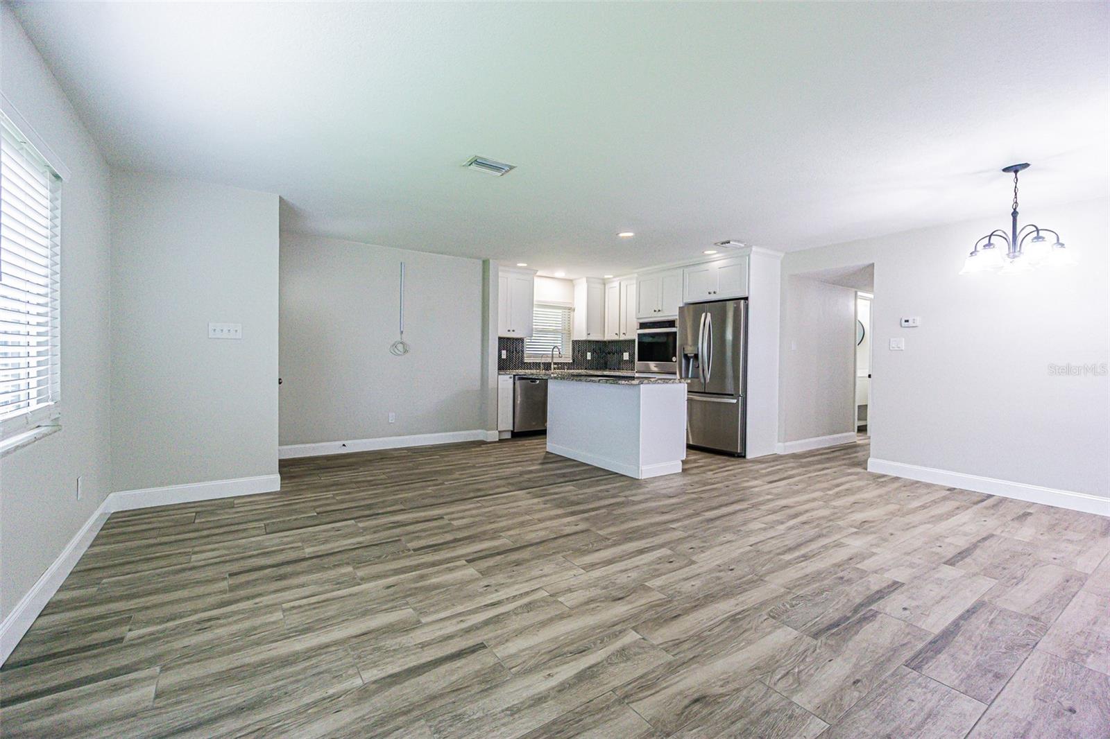 925 CEDARWOOD AVE — photo 6