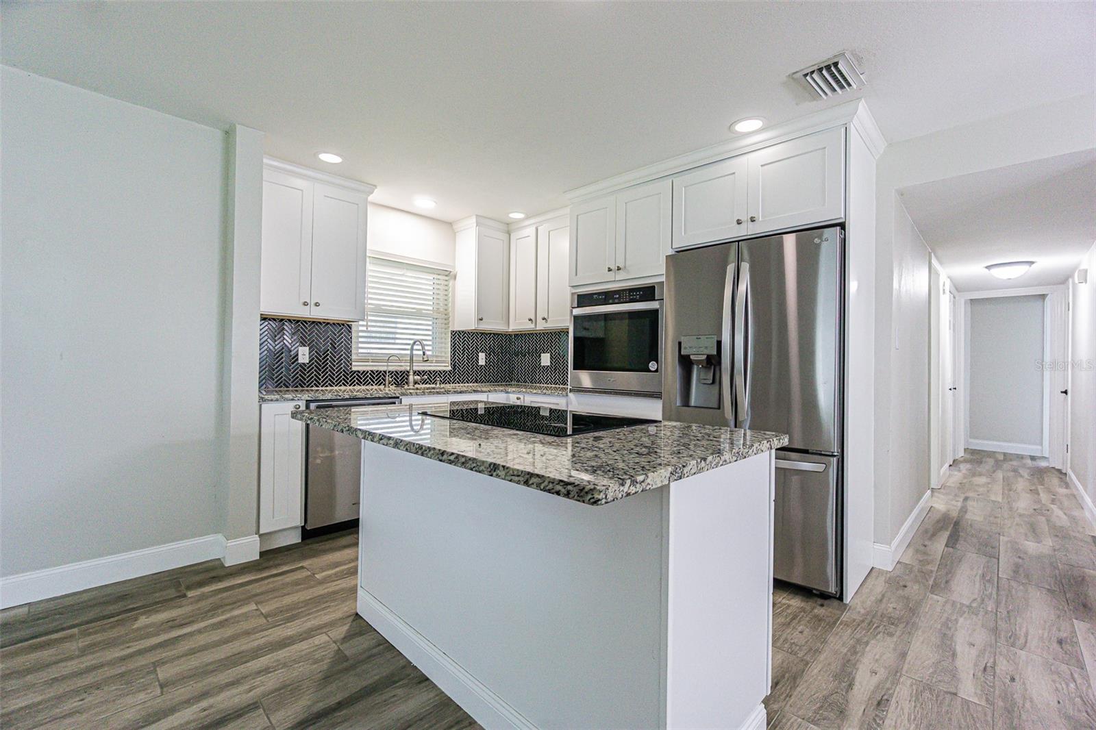 925 CEDARWOOD AVE — photo 10