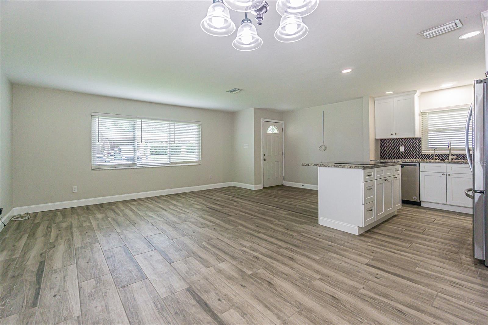 925 CEDARWOOD AVE — photo 5