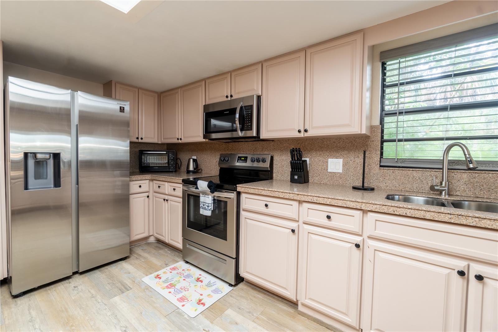 4003 BAYSIDE CT — photo 25