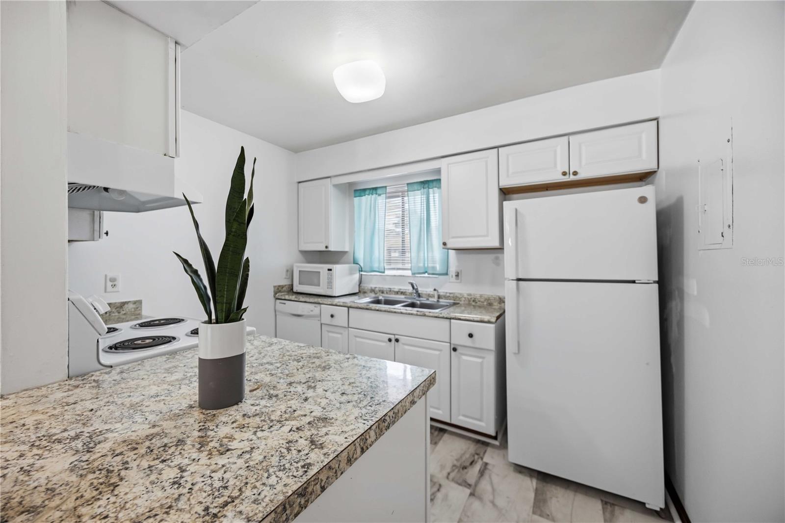 2752 HIDDEN LAKE BLVD #C — photo 10