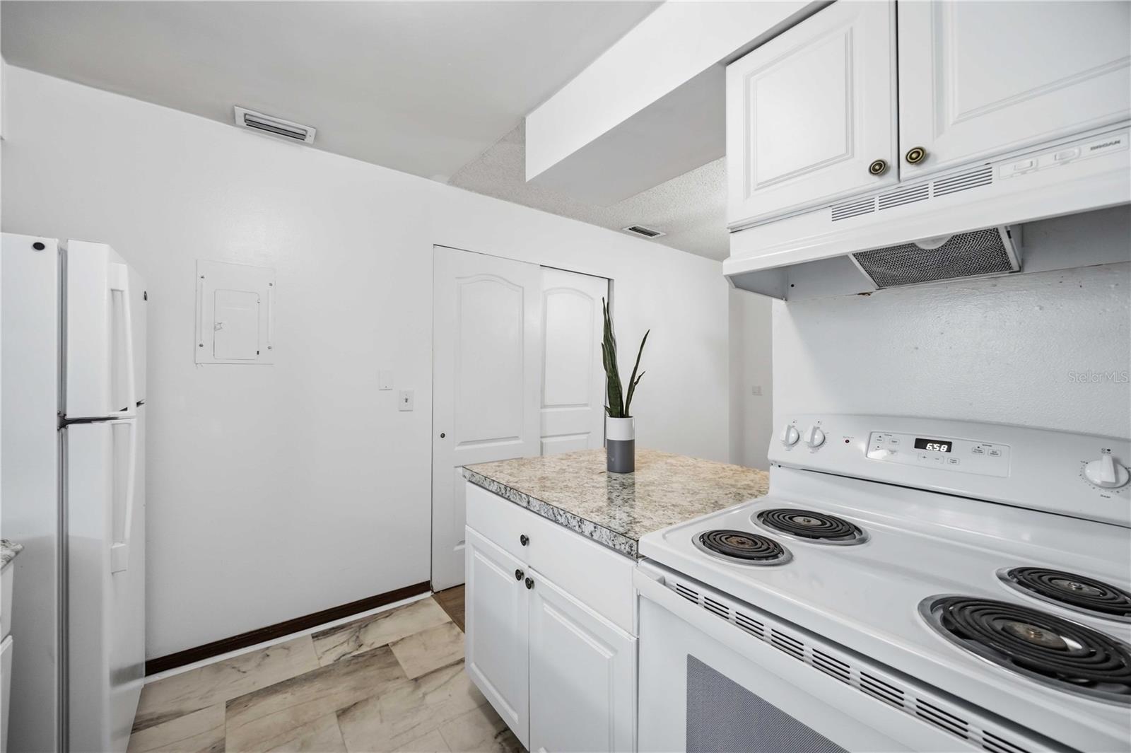 2752 HIDDEN LAKE BLVD #C — photo 12