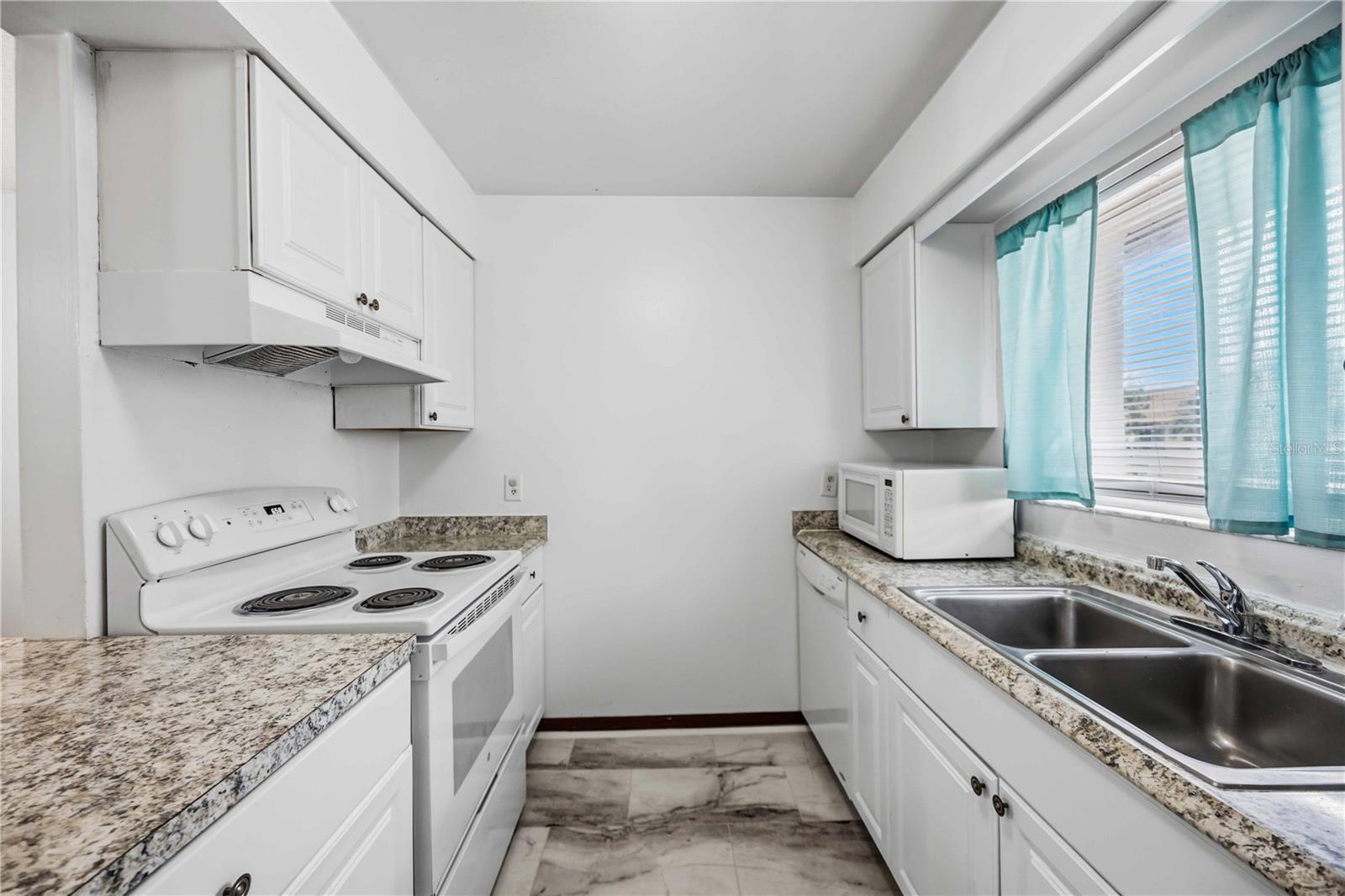 2752 HIDDEN LAKE BLVD #C — photo 11