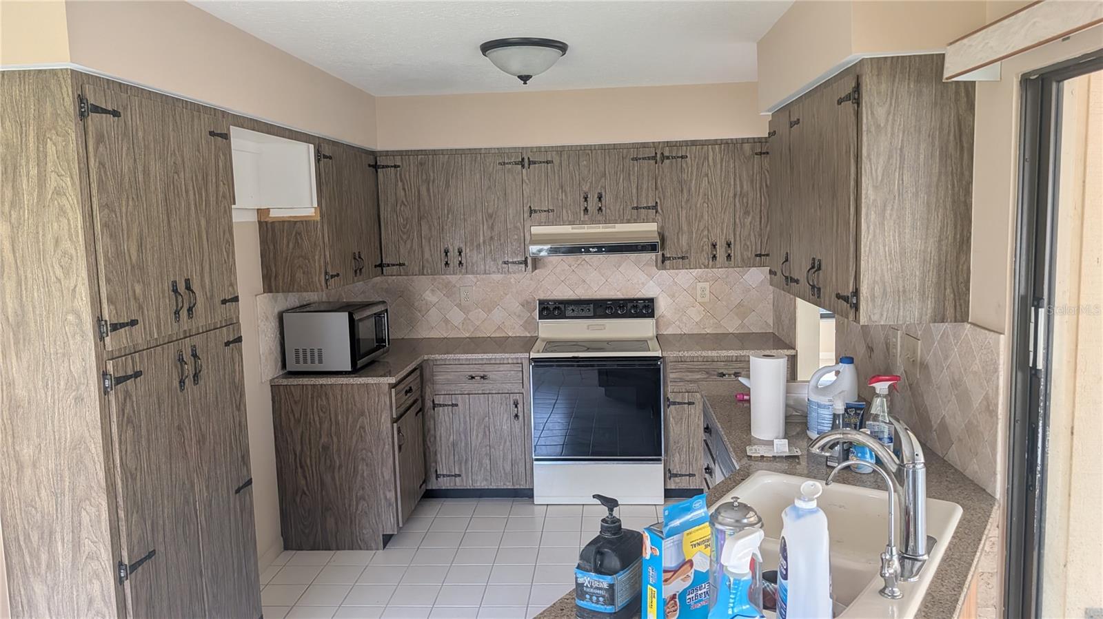 3720 PIN OAKS ST — photo 3