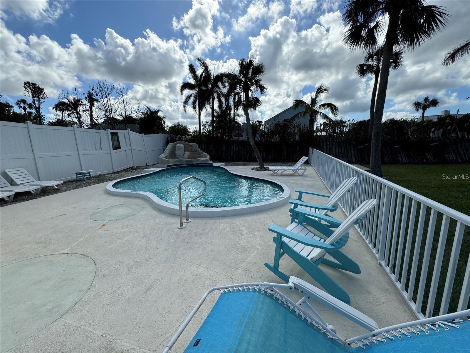301 COLONIA LN W — photo 4