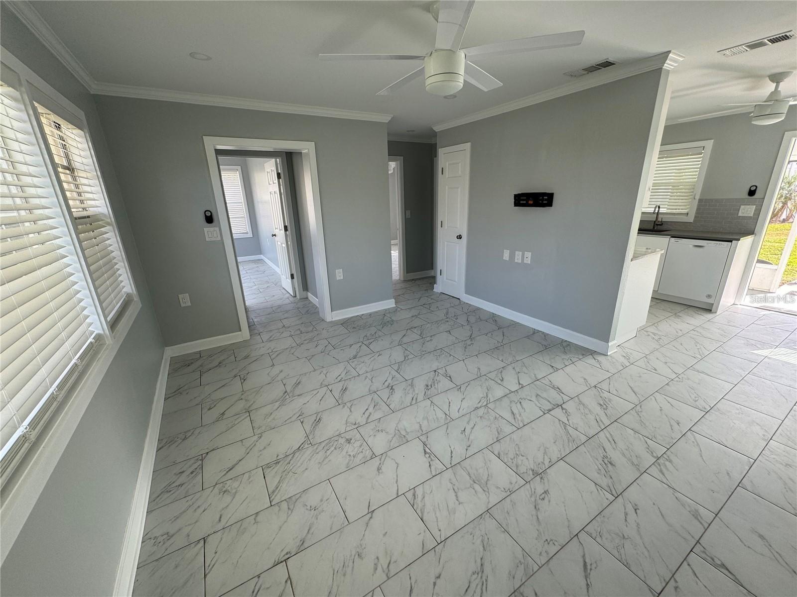 301 COLONIA LN W — photo 3
