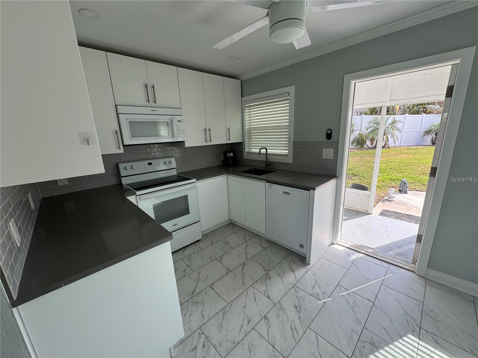 301 COLONIA LN W — photo 18