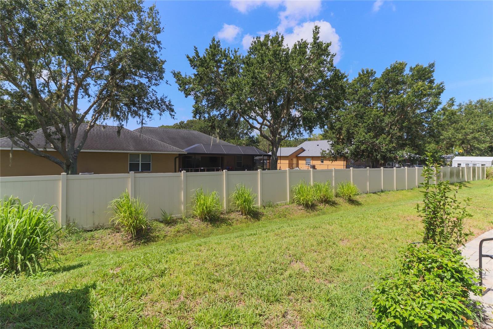 135 CASCADE BEND DR — photo 25
