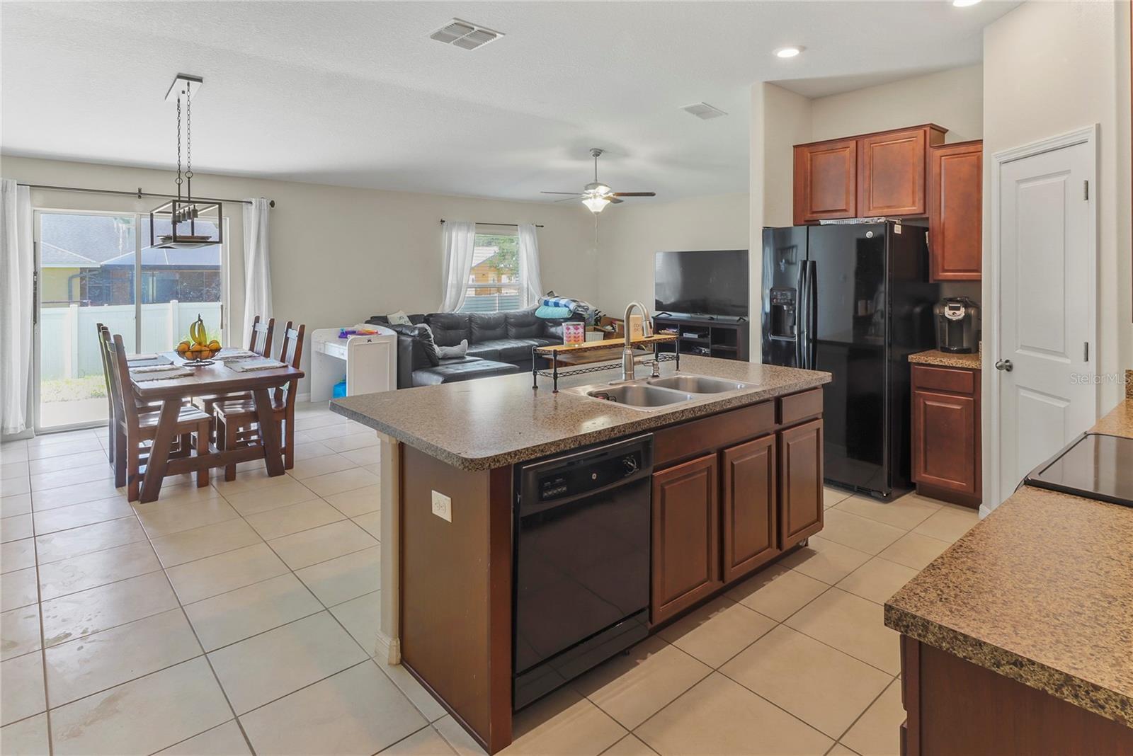 135 CASCADE BEND DR — photo 2