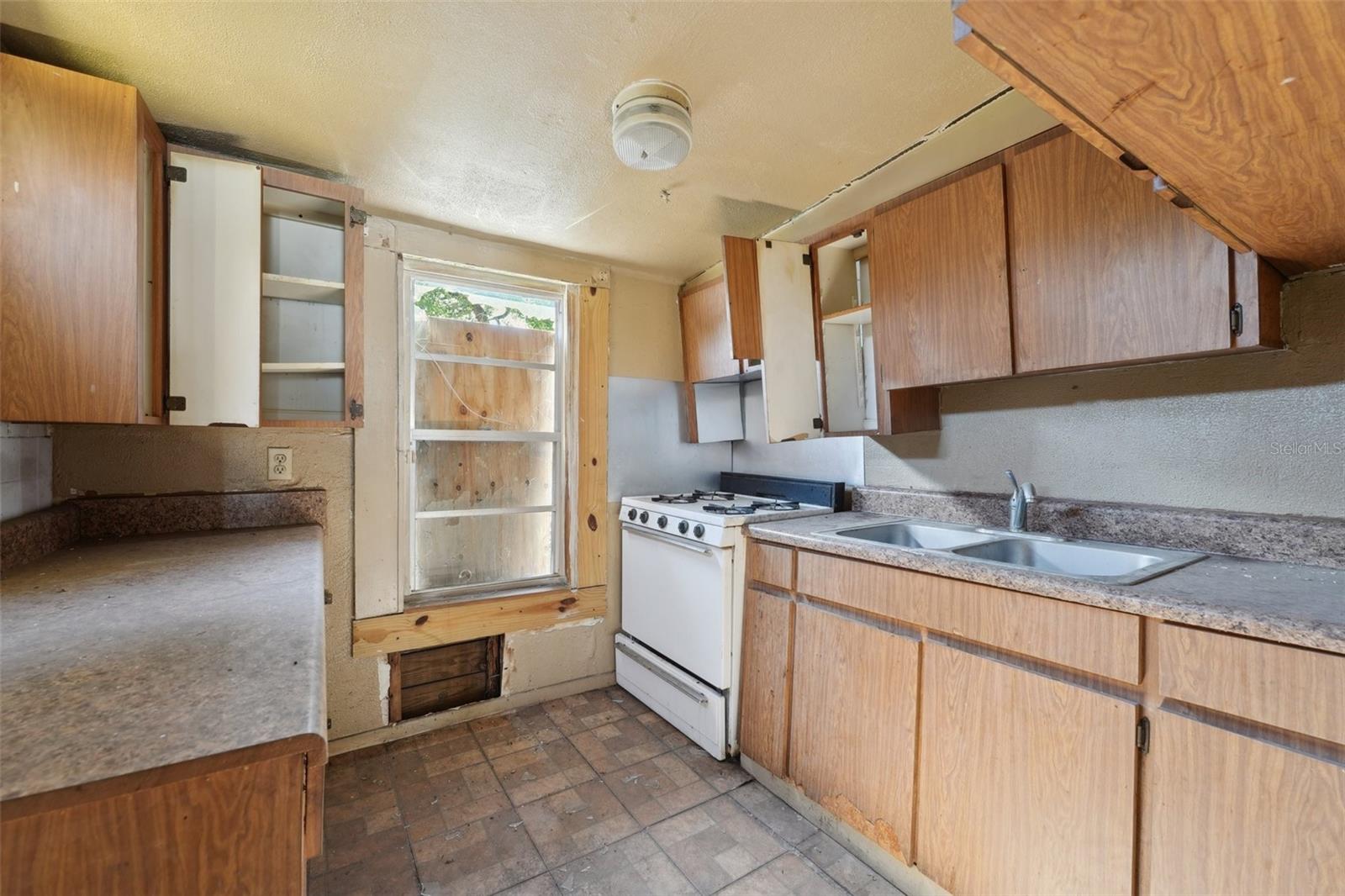 1002 W NASSAU ST — photo 9