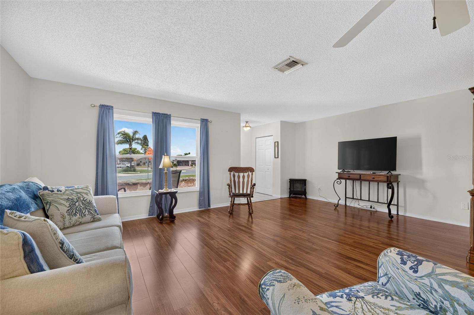 907 BLUEWATER DR — photo 5